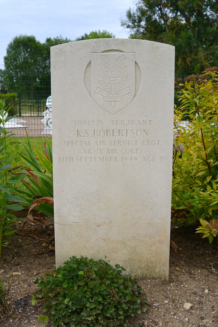 K. Robertson (Grave)