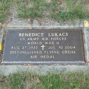 B. Lukacs (Grave)